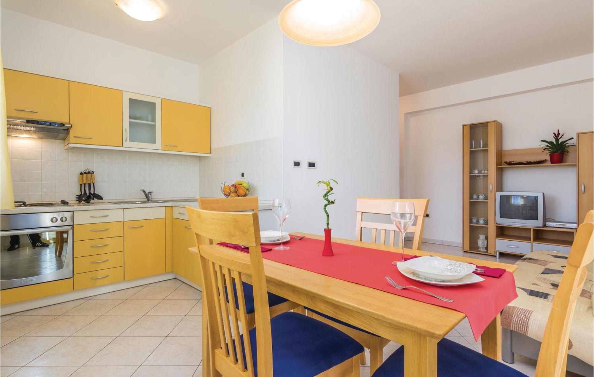 Cozy Apartment In Porec With Wifi Exterior photo