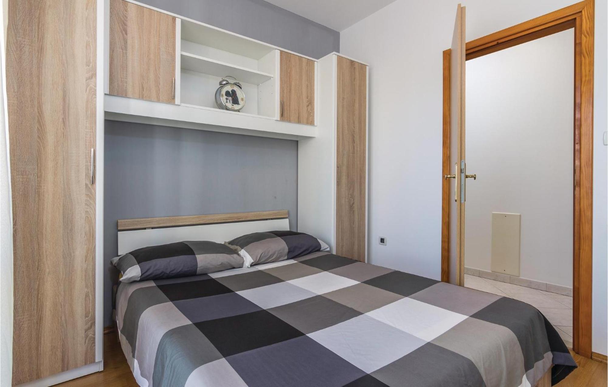 Cozy Apartment In Porec With Wifi Exterior photo