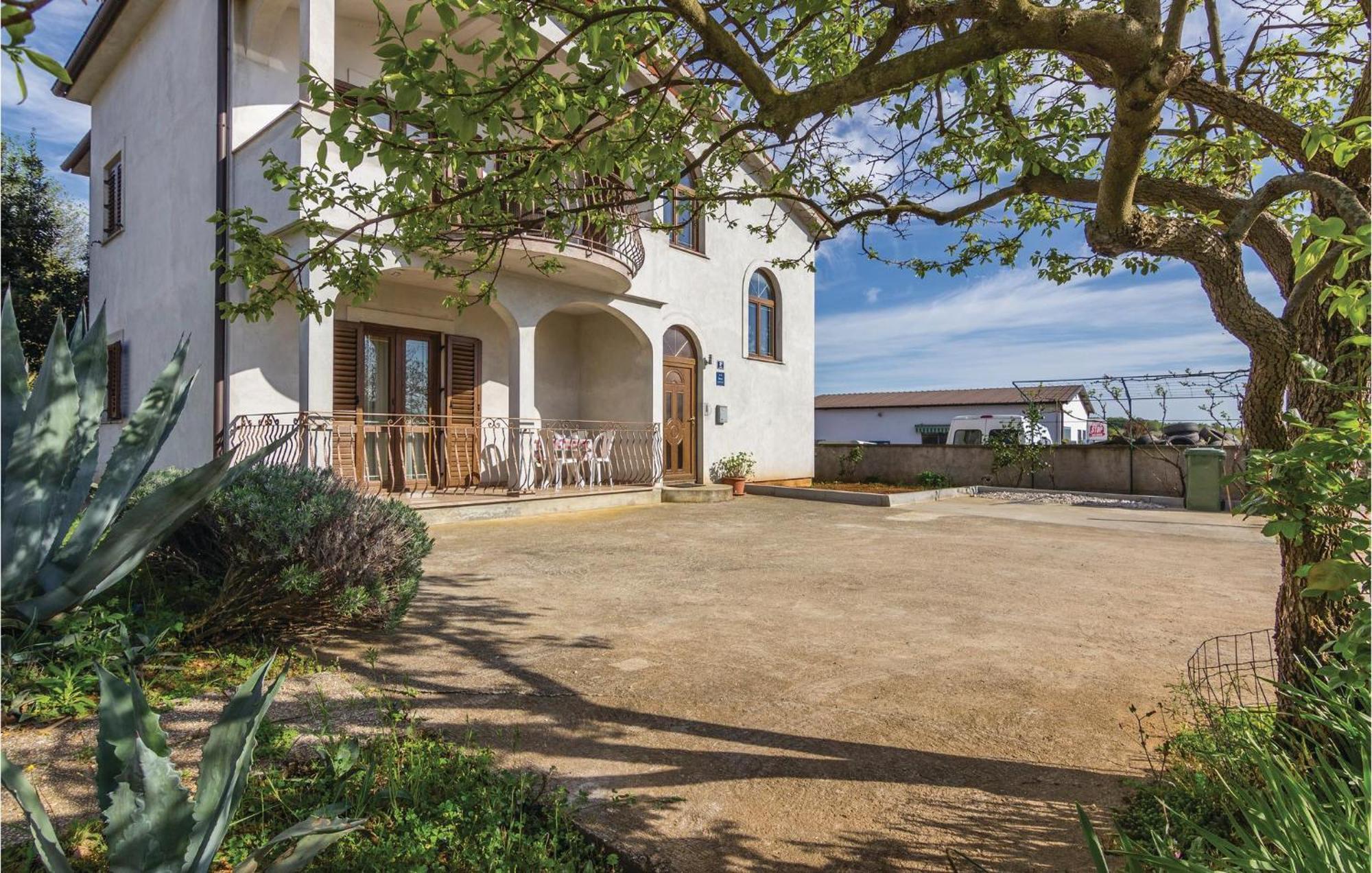 Cozy Apartment In Porec With Wifi Exterior photo